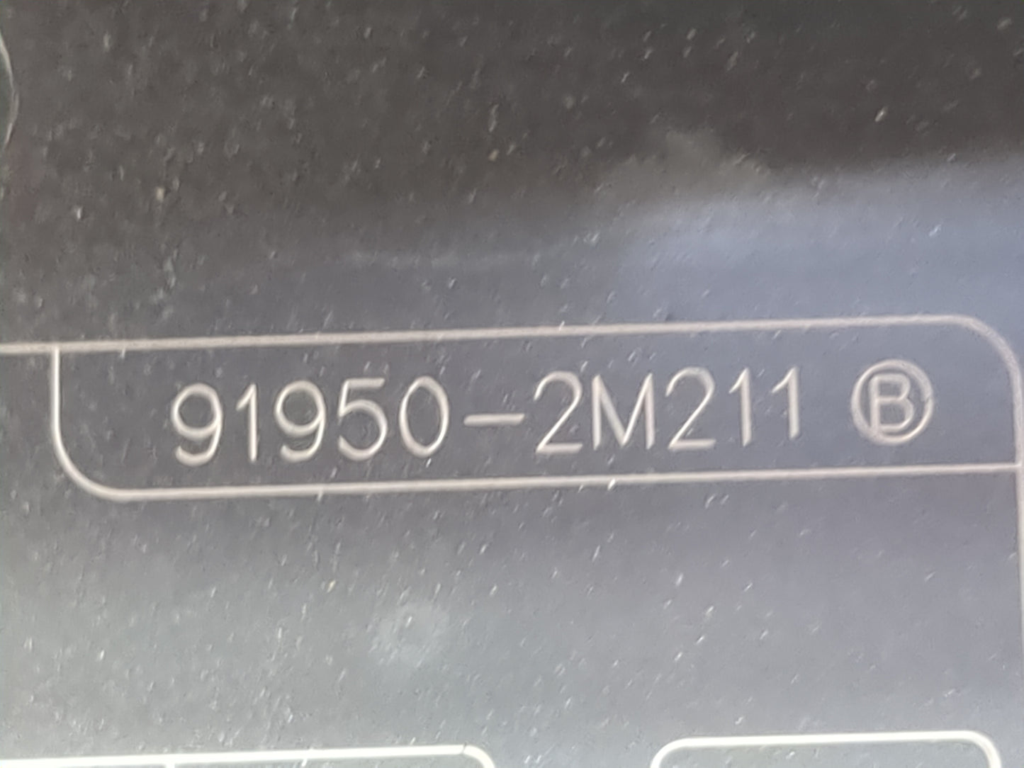 2009-2012 Hyundai Genesis Fusebox Fuse Box Panel Relay Module P/N:91950-2M211 Fits Fits 2009 2010 2011 2012 OEM Used Auto Pa