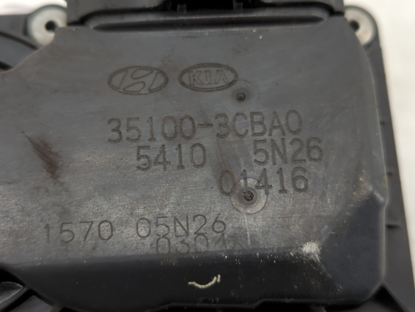 2012-2014 Hyundai Genesis Throttle Body P/N:35100-3CBA0 Fits Fits 2012 2013 2014 OEM Used Auto Parts - Oemusedautoparts1.com