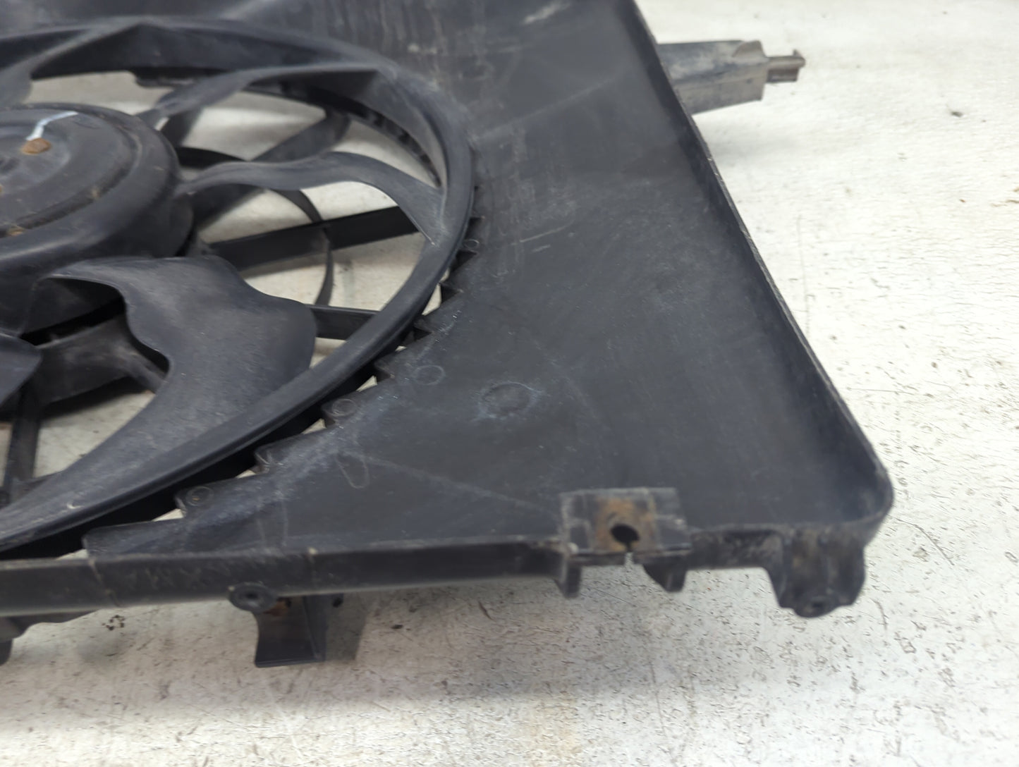 2010-2012 Hyundai Santa Fe Electric Radiator Cooling Fan Motor Assembly Fits Fits 2010 2011 2012 2013 OEM Used Auto Parts -