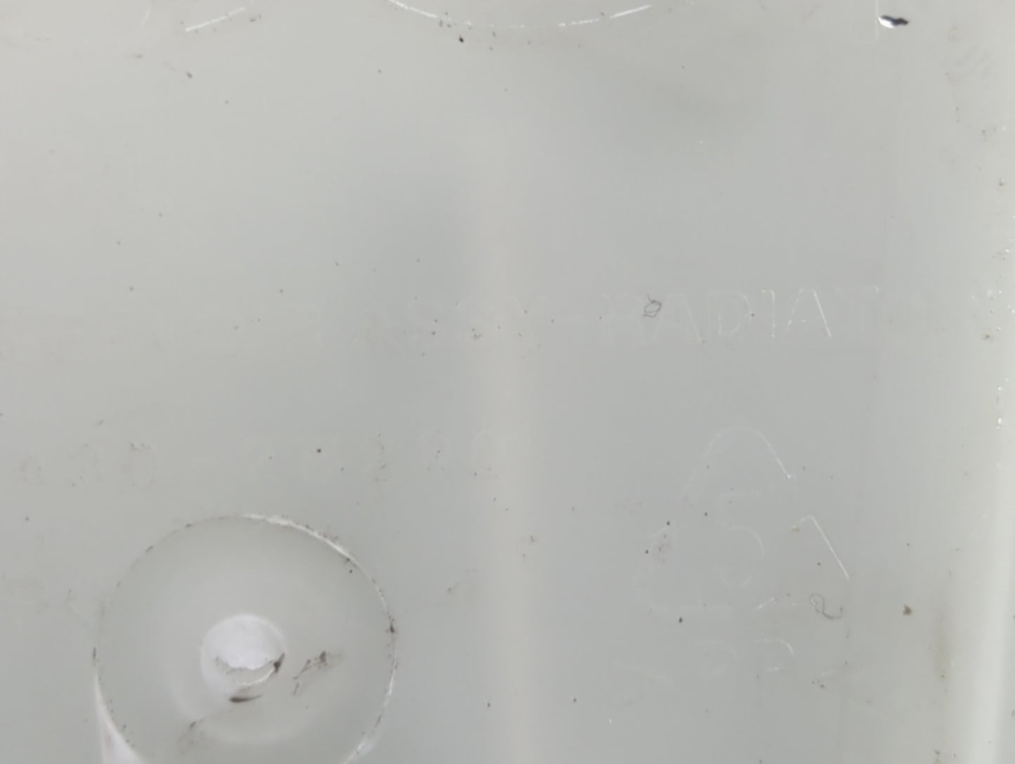 2010 Hyundai Santa Fe Radiator Coolant Overflow Expansion Tank Bottle - Oemusedautoparts1.com