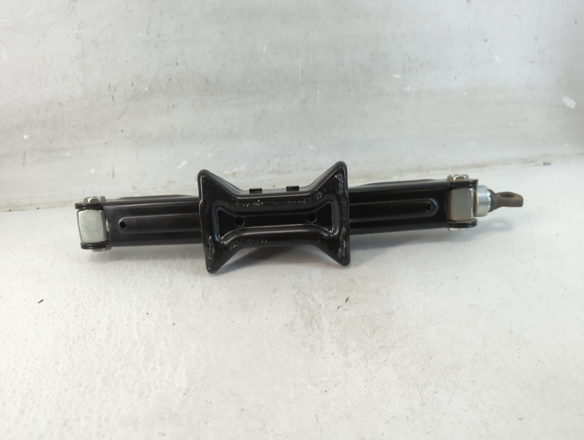 2012 Hyundai Sonata Spare Scissor Car Jack 1071591 - Oemusedautoparts1.com