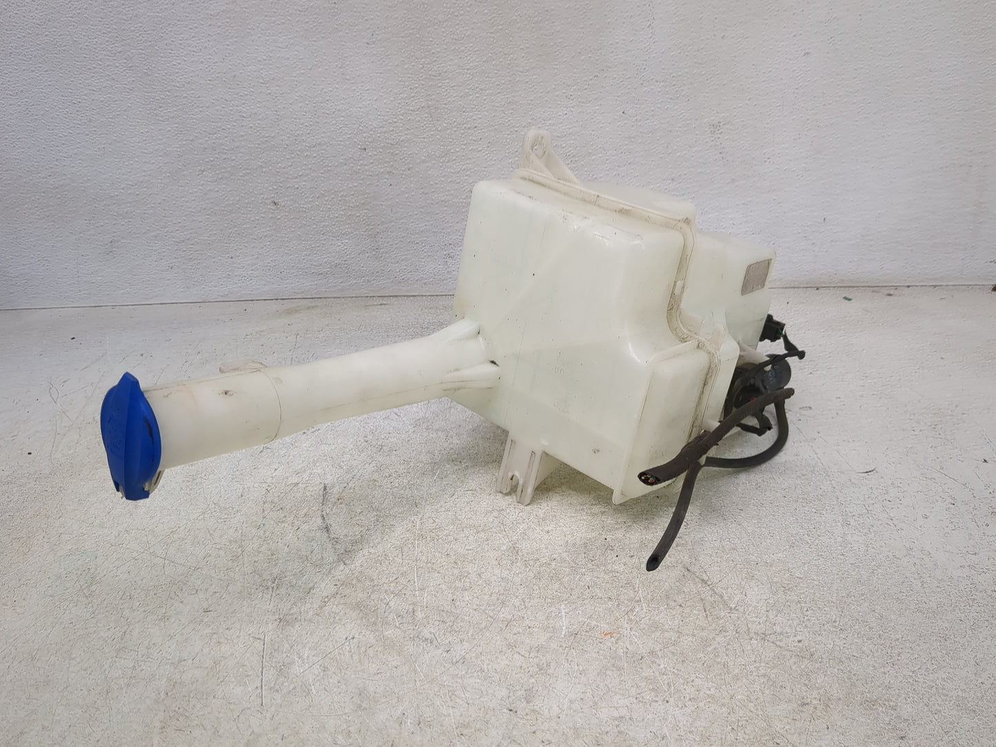 2011-2015 Hyundai Sonata Windshield Washer Fluid Reservoir Bottle Oem - Oemusedautoparts1.com