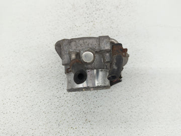 2011-2014 Hyundai Sonata Throttle Body P/N:35100-2G700 Fits Fits 2011 2012 2013 2014 2015 2016 OEM Used Auto Parts