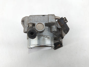 2011-2015 Hyundai Sonata Throttle Body P/N:35100-2G700 35100-2G800 Fits Fits 2011 2012 2013 2014 2015 2016 OEM Used Auto Parts