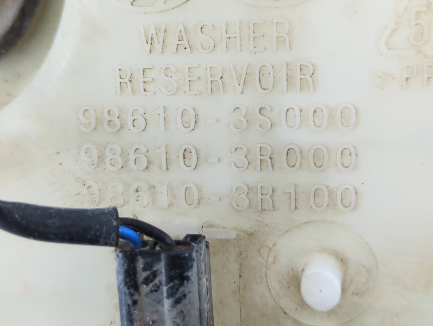 2011-2015 Hyundai Sonata Windshield Washer Fluid Reservoir Bottle Oem - Oemusedautoparts1.com