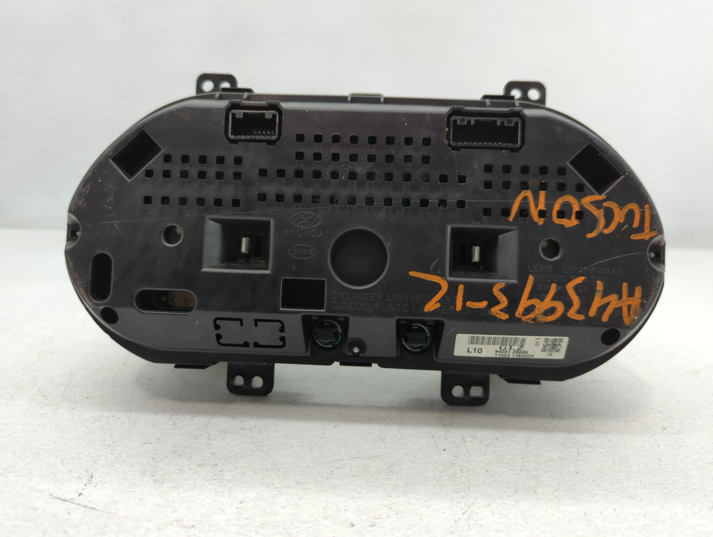 2010-2013 Hyundai Tucson Instrument Cluster Speedometer Gauges P/N:94001-2S585 Fits Fits 2010 2011 2012 2013 OEM Used Auto P