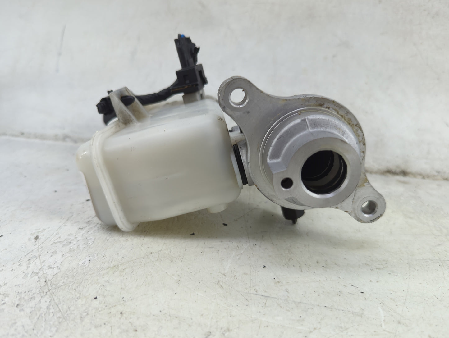 2012-2017 Hyundai Veloster Brake Master Cylinder 1492189 - Oemusedautoparts1.com