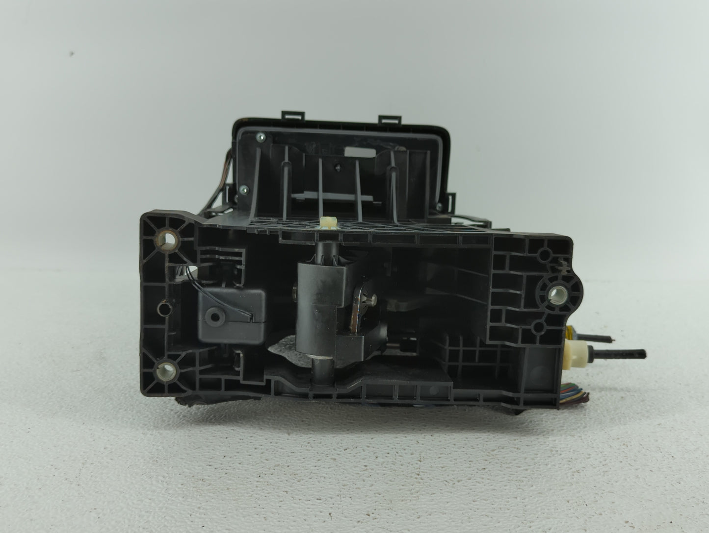 2012 Jeep Grand Cherokee Floor Console Assembly Shifter - Oemusedautoparts1.com