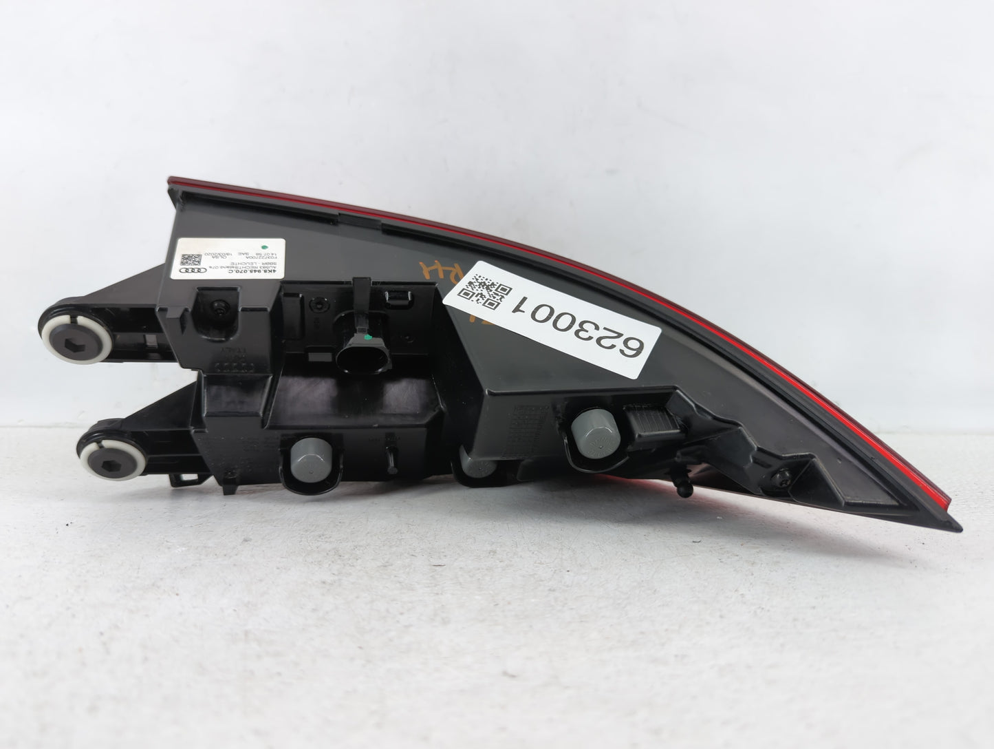 2008-2012 Jeep Liberty Tail Light Assembly Passenger Right OEM P/N:4K8 945 070 C Fits Fits 2008 2009 2010 2011 2012 OEM Used