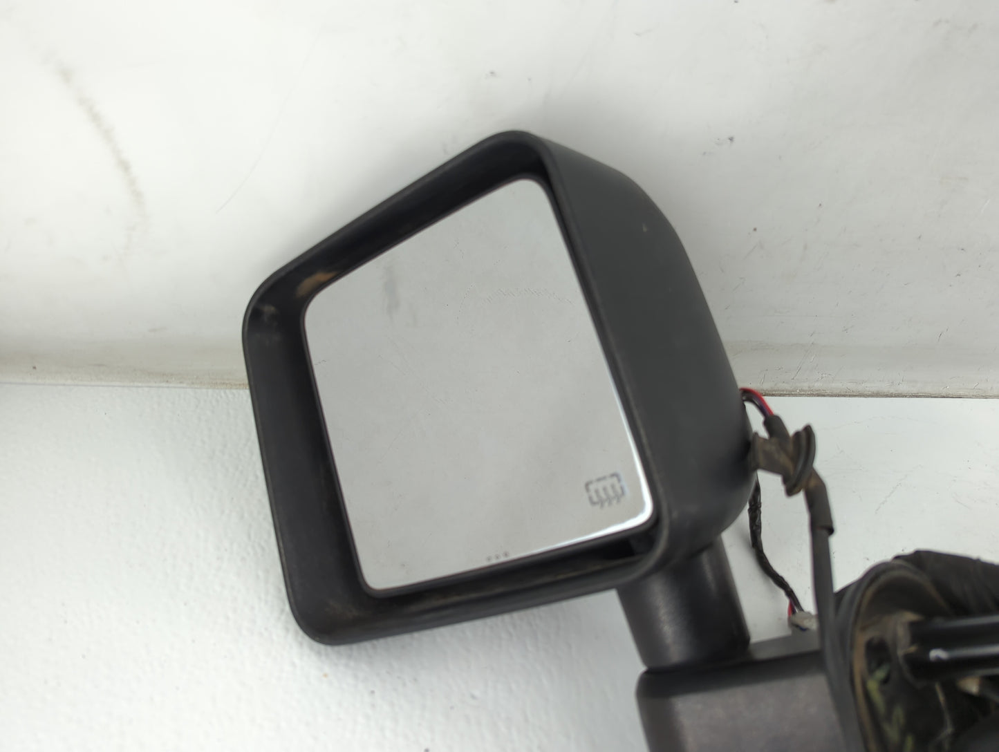 2011-2013 Jeep Wrangler Driver Side View Mirror - Left Door Mirror OEM Used - Oemusedautoparts1.com