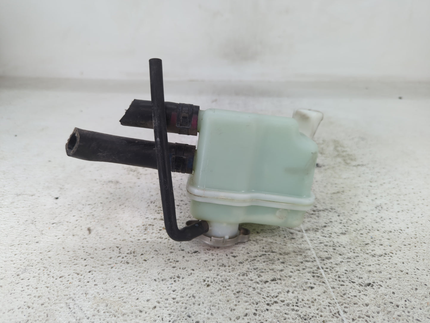 2011-2016 Kia Optima Radiator Coolant Overflow Expansion Tank Bottle 1432553 - Oemusedautoparts1.com