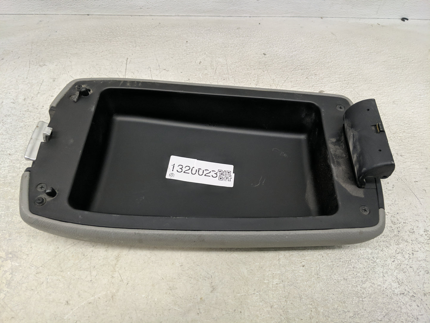 2012 Kia Sorento Center Console Armrest Cover Lid Fits OEM Used Auto Parts - Oemusedautoparts1.com