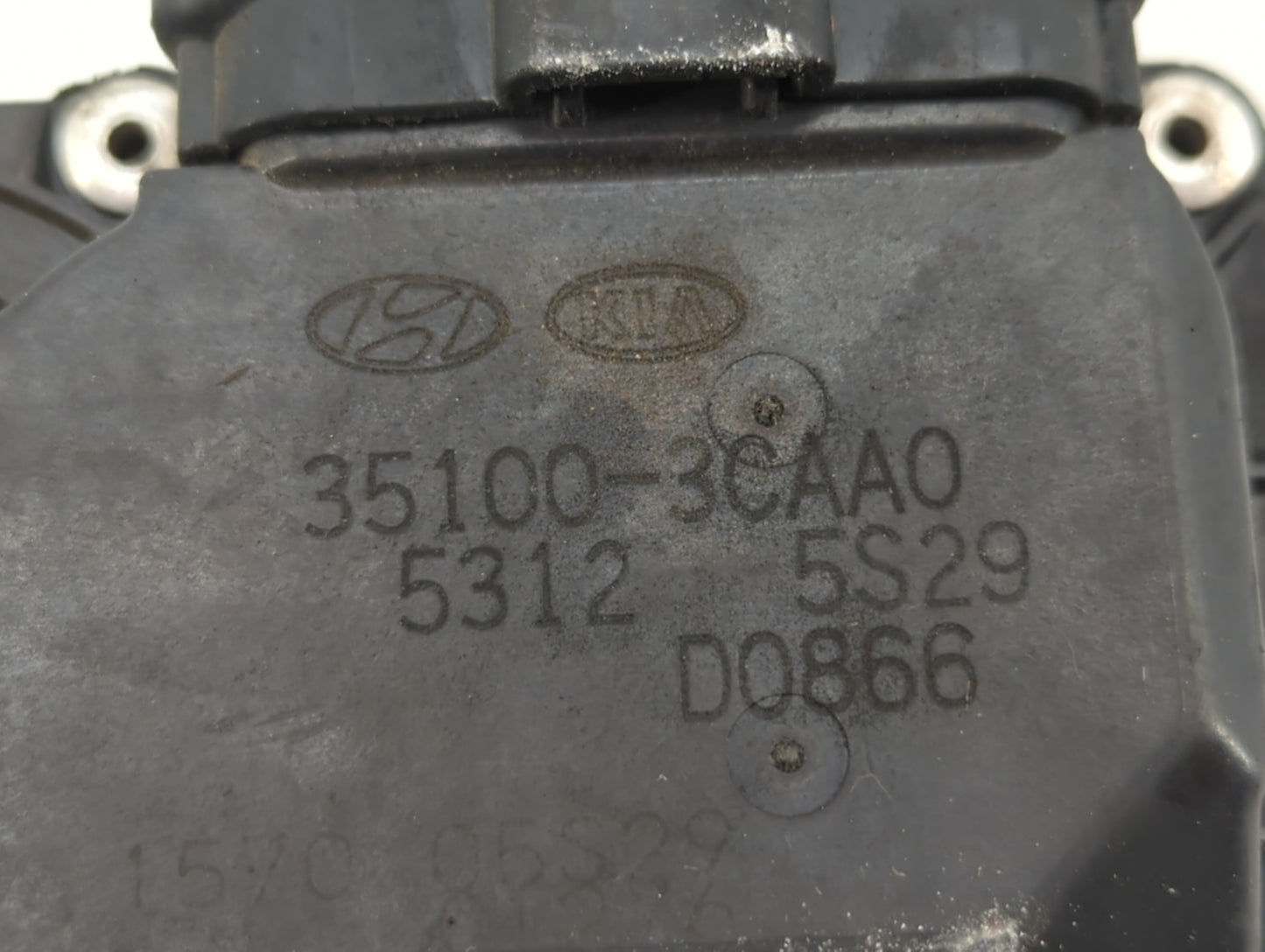 2014-2018 Kia Sorento Throttle Body P/N:35100-3CAA0 Fits Fits 2012 2013 2014 2015 2016 2017 2018 OEM Used Auto Parts - Oemus