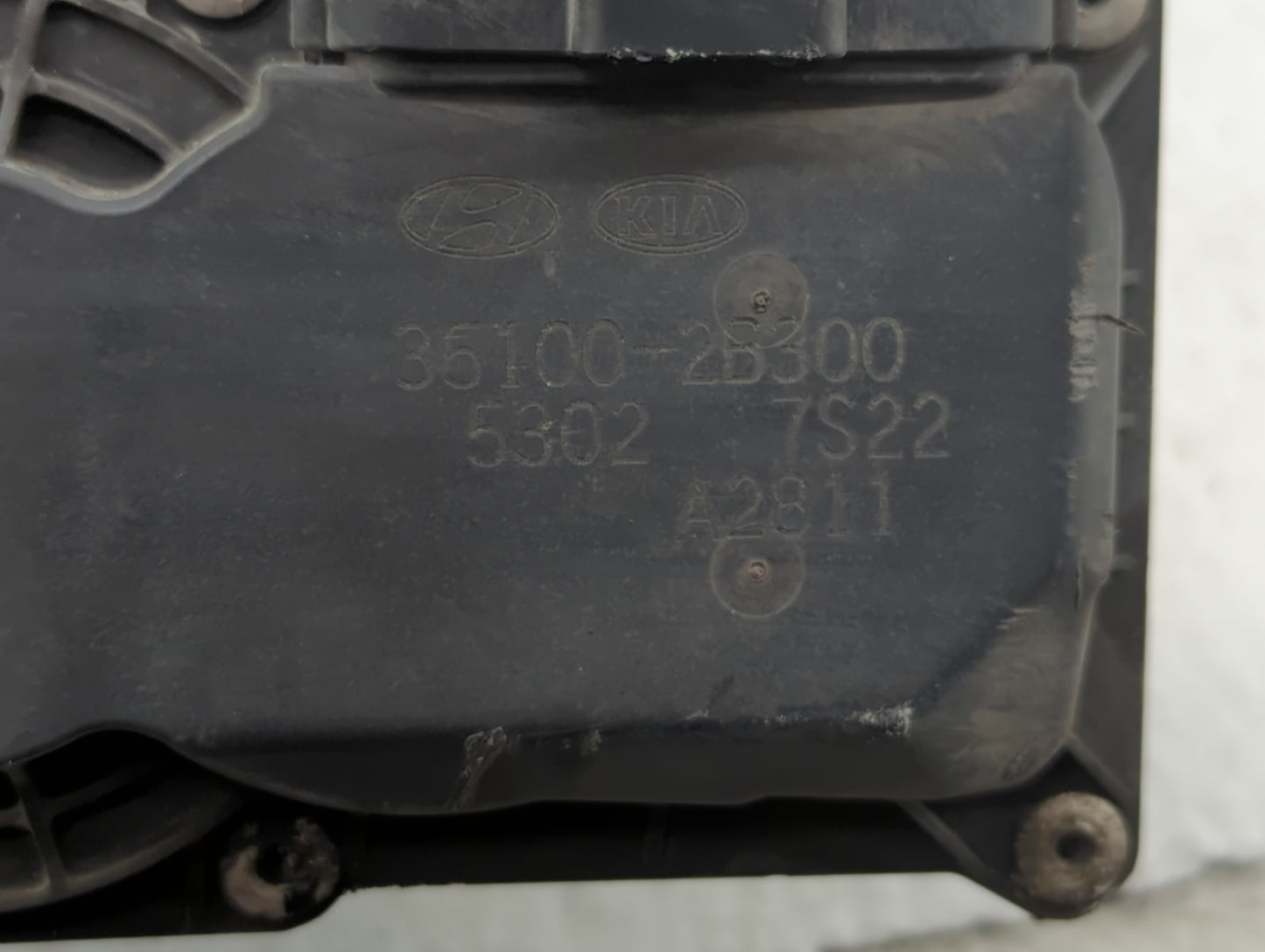 2012-2019 Kia Soul Throttle Body P/N:35100-2B300 Fits Fits 2012 2013 2014 2015 2016 2017 2018 2019 OEM Used Auto Parts - Oem
