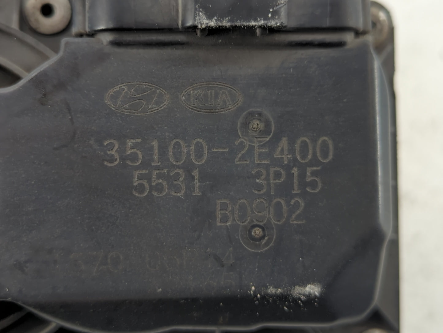 2012-2013 Kia Soul Throttle Body P/N:35100-2E400 35100-2E000 Fits Fits 2012 2013 2014 2015 2016 2018 2019 2020 2021 OEM Used