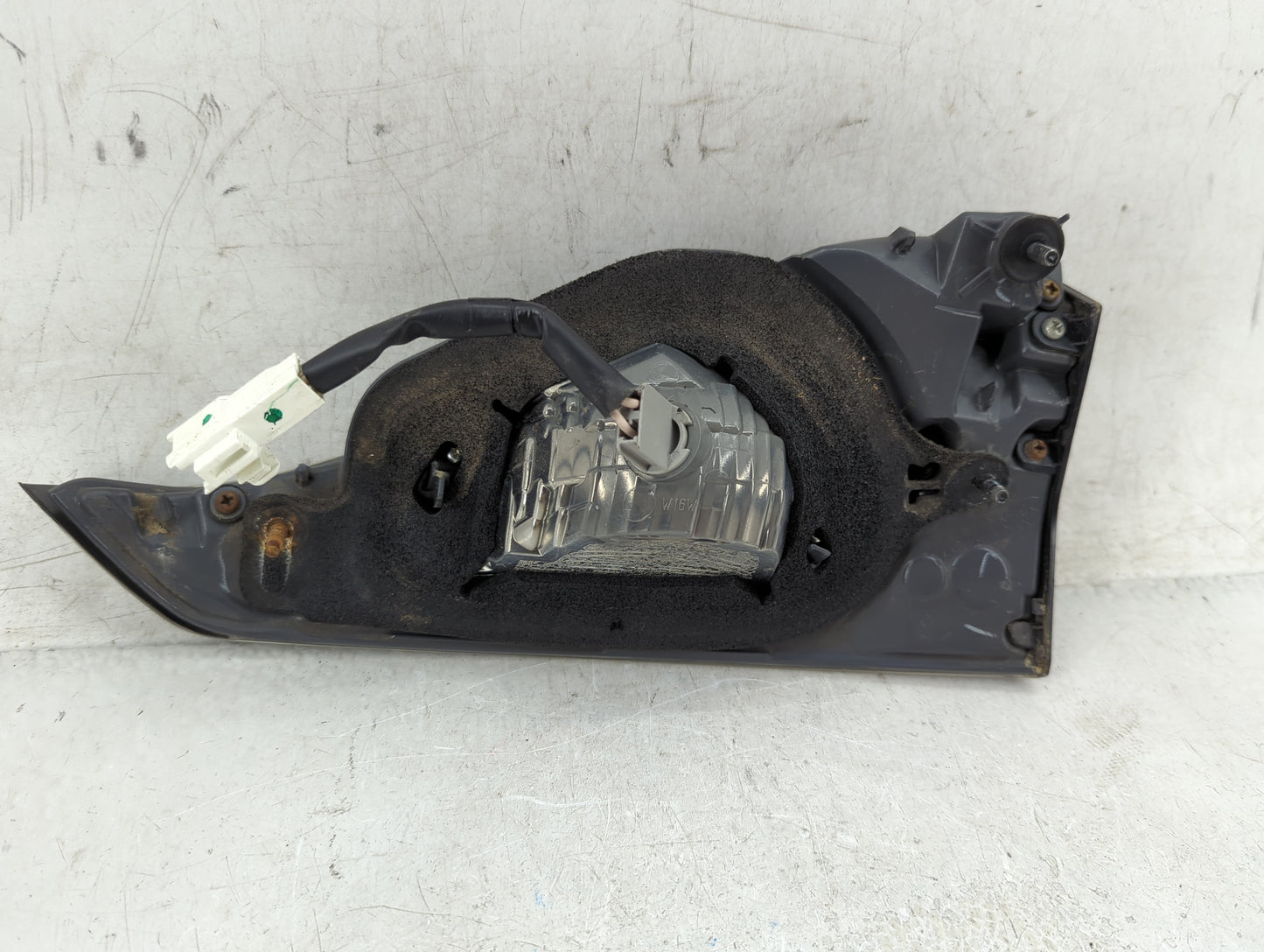 2011-2017 Lexus Ct200h Driver Left Side Deck Lid Mounted Tail Light - Oemusedautoparts1.com