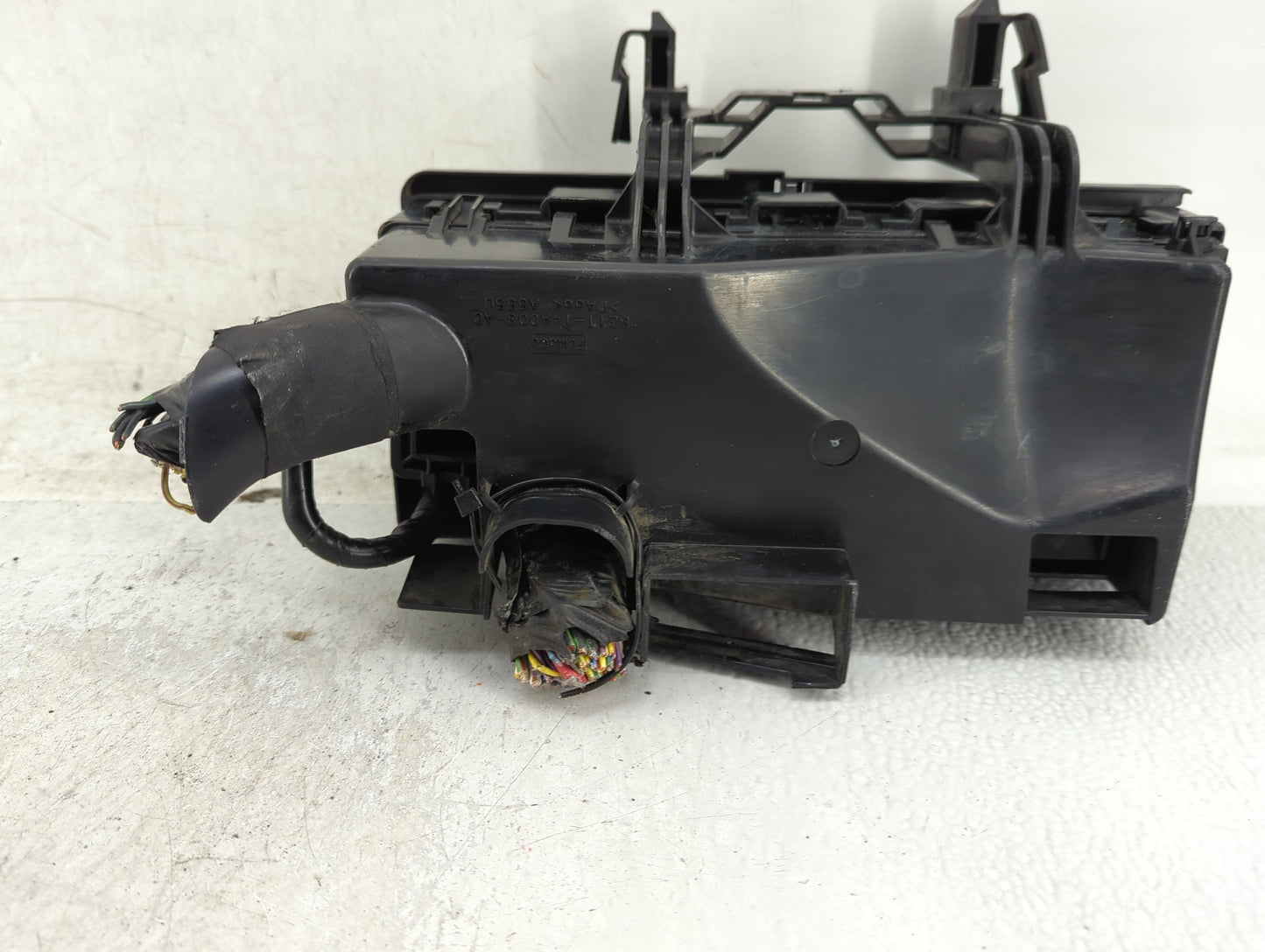 2012 Lincoln Mks Fusebox Fuse Box Panel Relay Module Fits OEM Used Auto Parts - Oemusedautoparts1.com