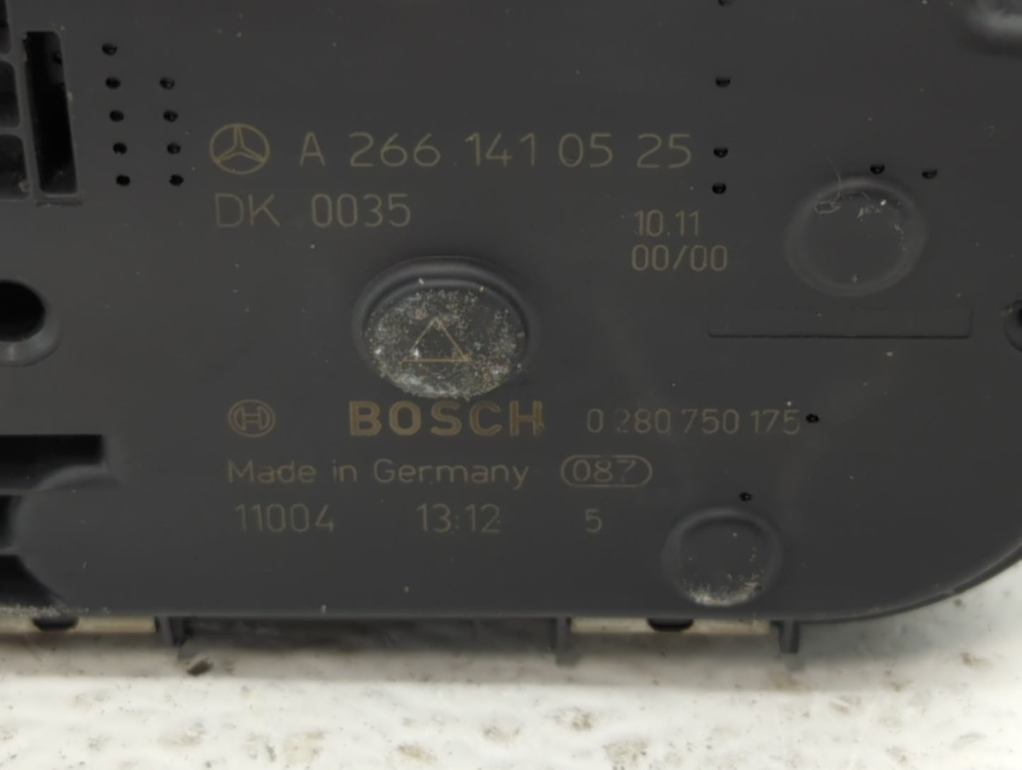 2012-2015 Mercedes-Benz C250 Throttle Body P/N:266 141 05 25 2661410525 Fits OEM Used Auto Parts - Oemusedautoparts1.com