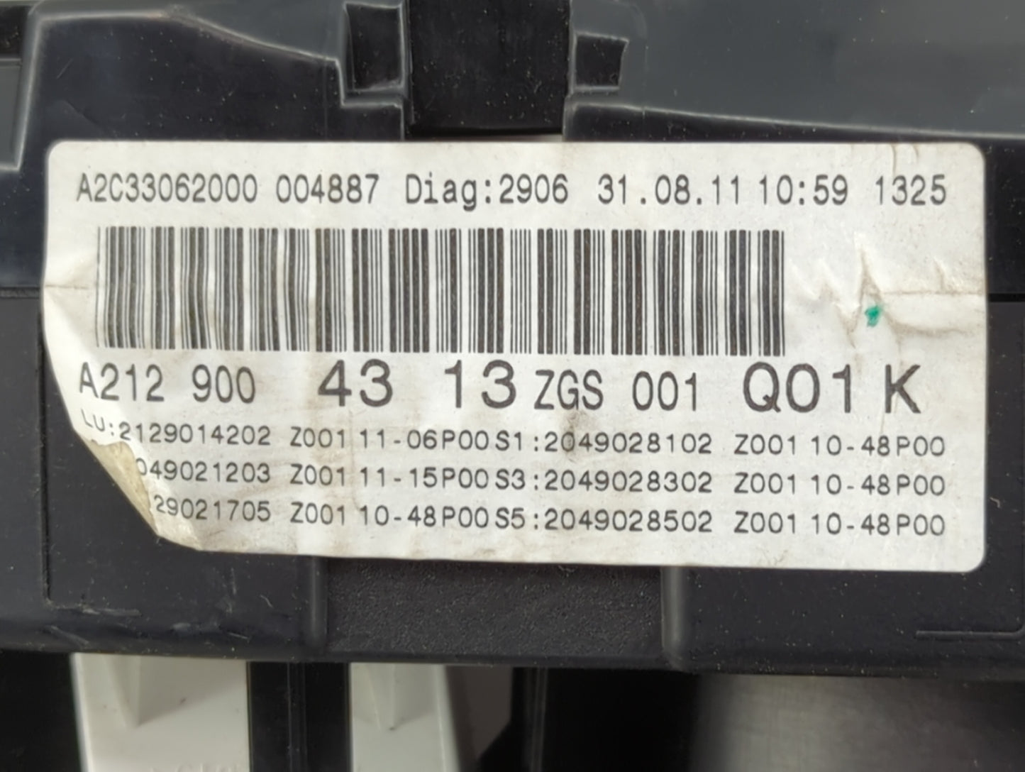 2012 Mercedes-Benz E-Class Instrument Cluster Speedometer Gauges P/N:A2129004313 A2C33062000, 2129014202 Miles:77K Fits OEM