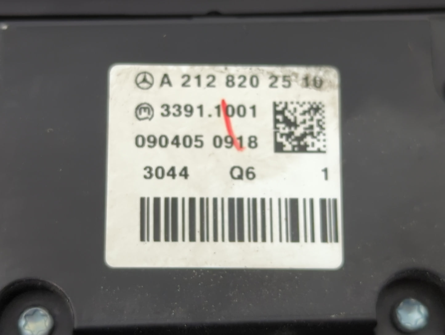 2012 Mercedes-Benz E350 Radio AM FM Cd Player Receiver Replacement P/N:A 212 820 25 10 Fits OEM Used Auto Parts - Oemusedaut