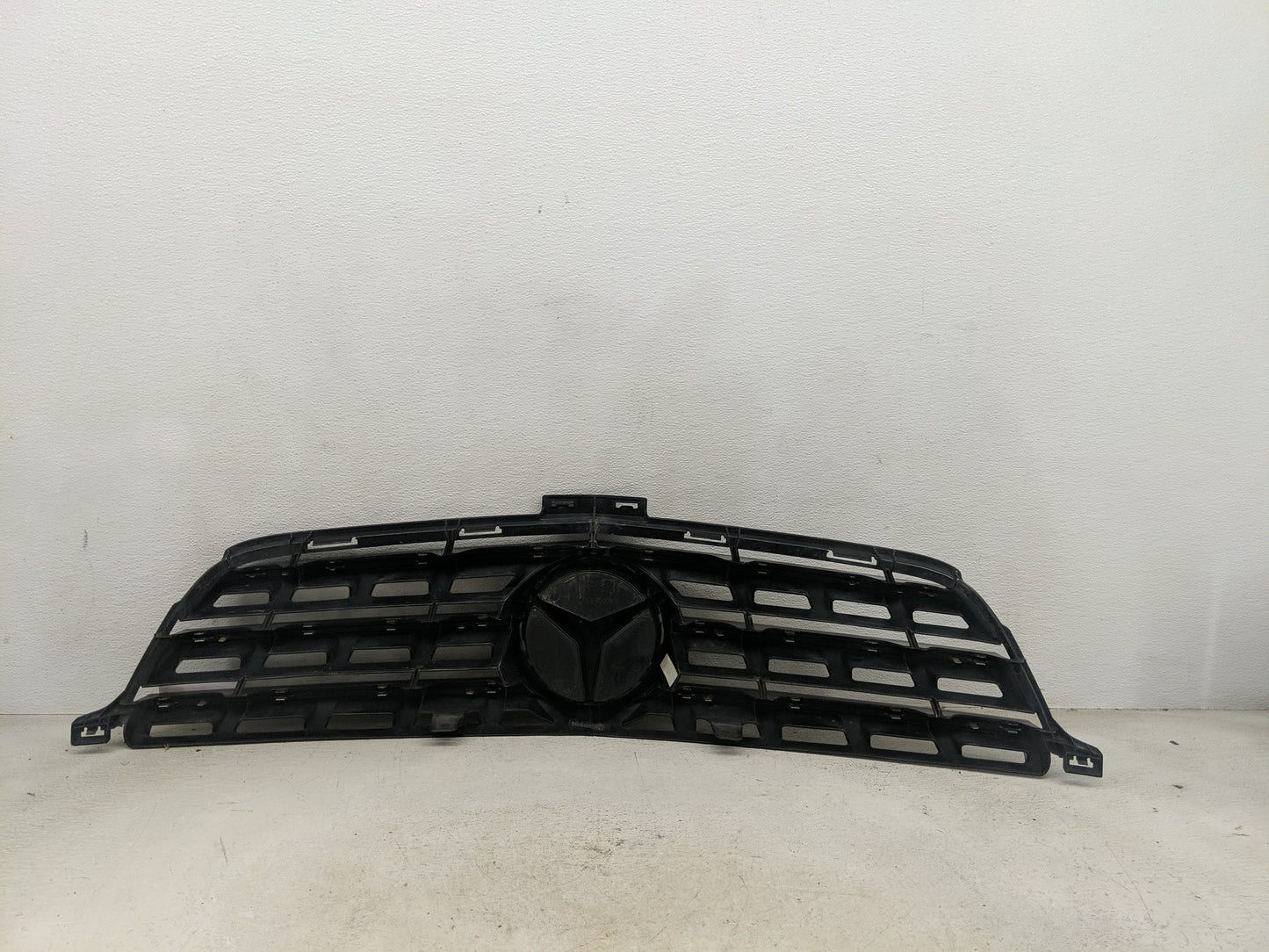 2012-2015 Mercedes-benz Ml350 Front Grille Bumper Not Included - Oemusedautoparts1.com