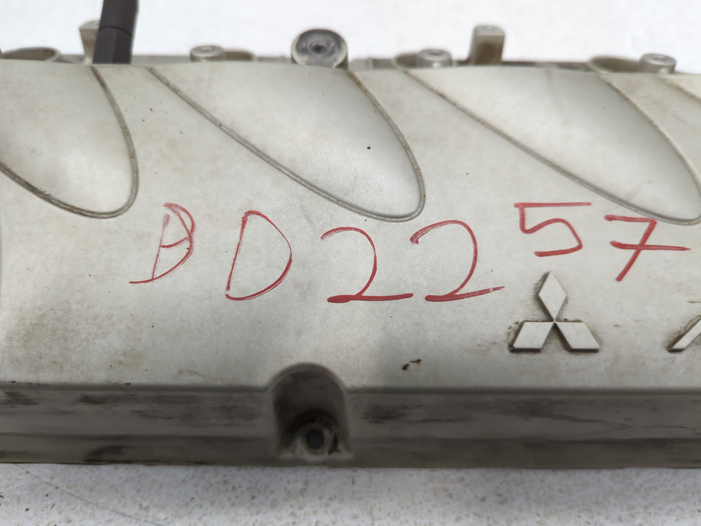 2012 Mitsubishi Eclipse Driver Left Cylinder Head Valve Cover Fits OEM Used Auto Parts - Oemusedautoparts1.com