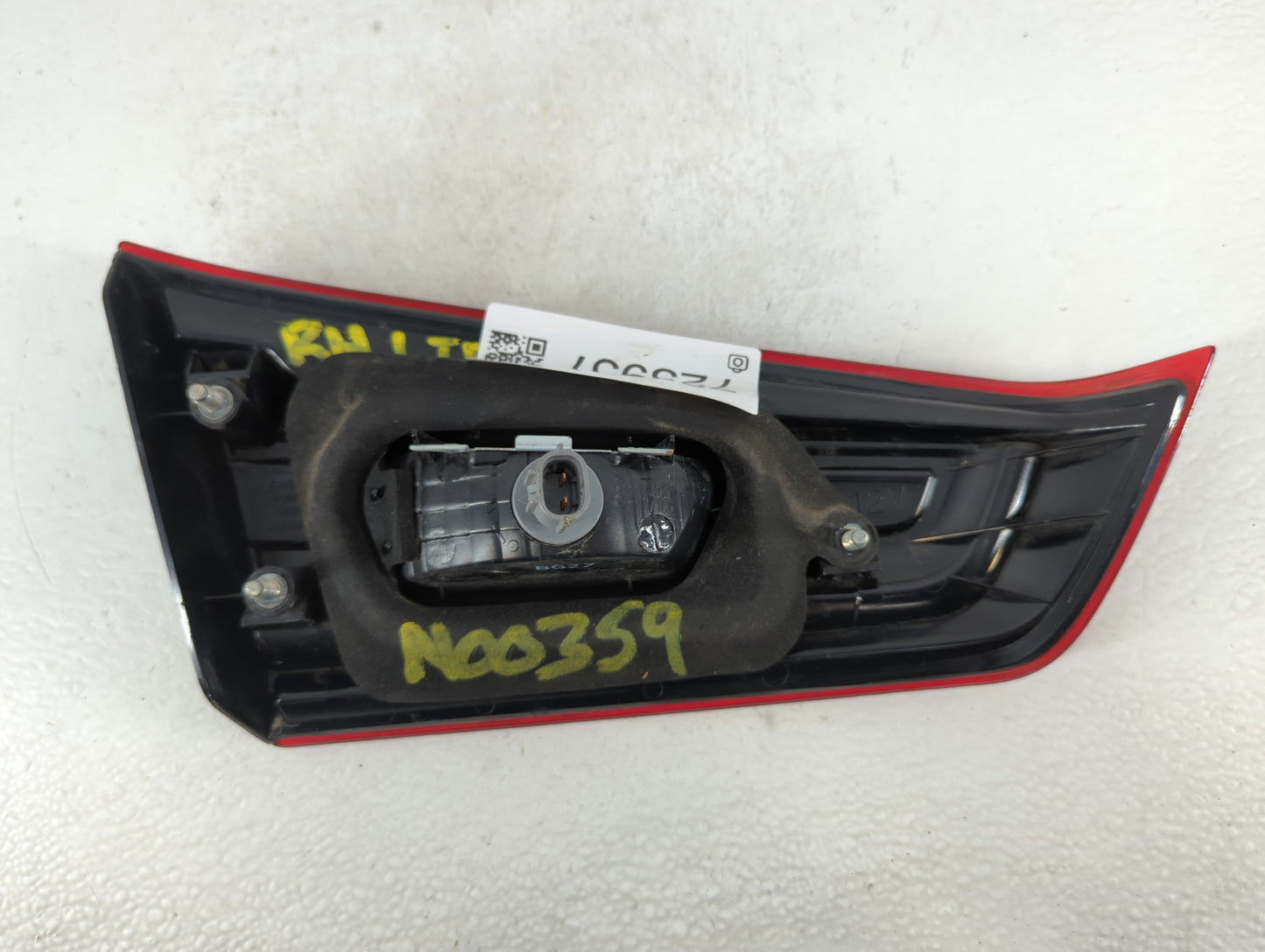 2007-2013 Mitsubishi Outlander Tail Light Assembly Passenger Right OEM Fits Fits 2007 2008 2009 2010 2011 2012 2013 OEM Used