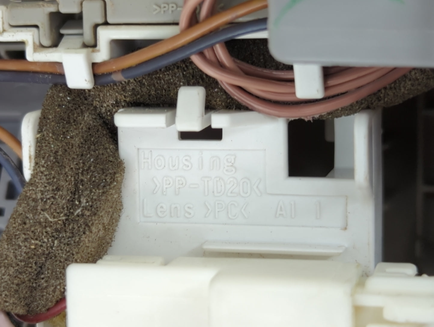 2012 Nissan Leaf Overhead Roof Console - Oemusedautoparts1.com
