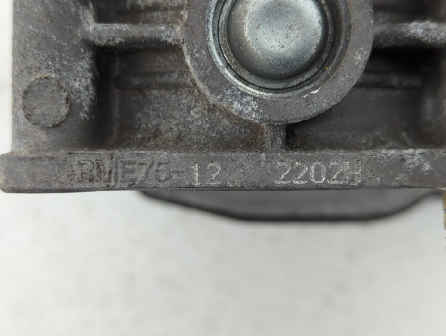 2009-2014 Nissan Maxima Throttle Body P/N:RME75-12 526-01 Fits Fits 2009 2010 2011 2012 2013 2014 OEM Used Auto Parts - Oemu