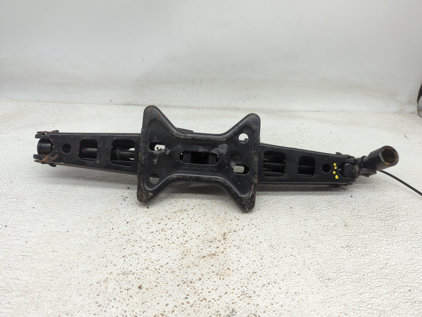 2012 Saturn Vue Spare Scissor Car Jack - Oemusedautoparts1.com