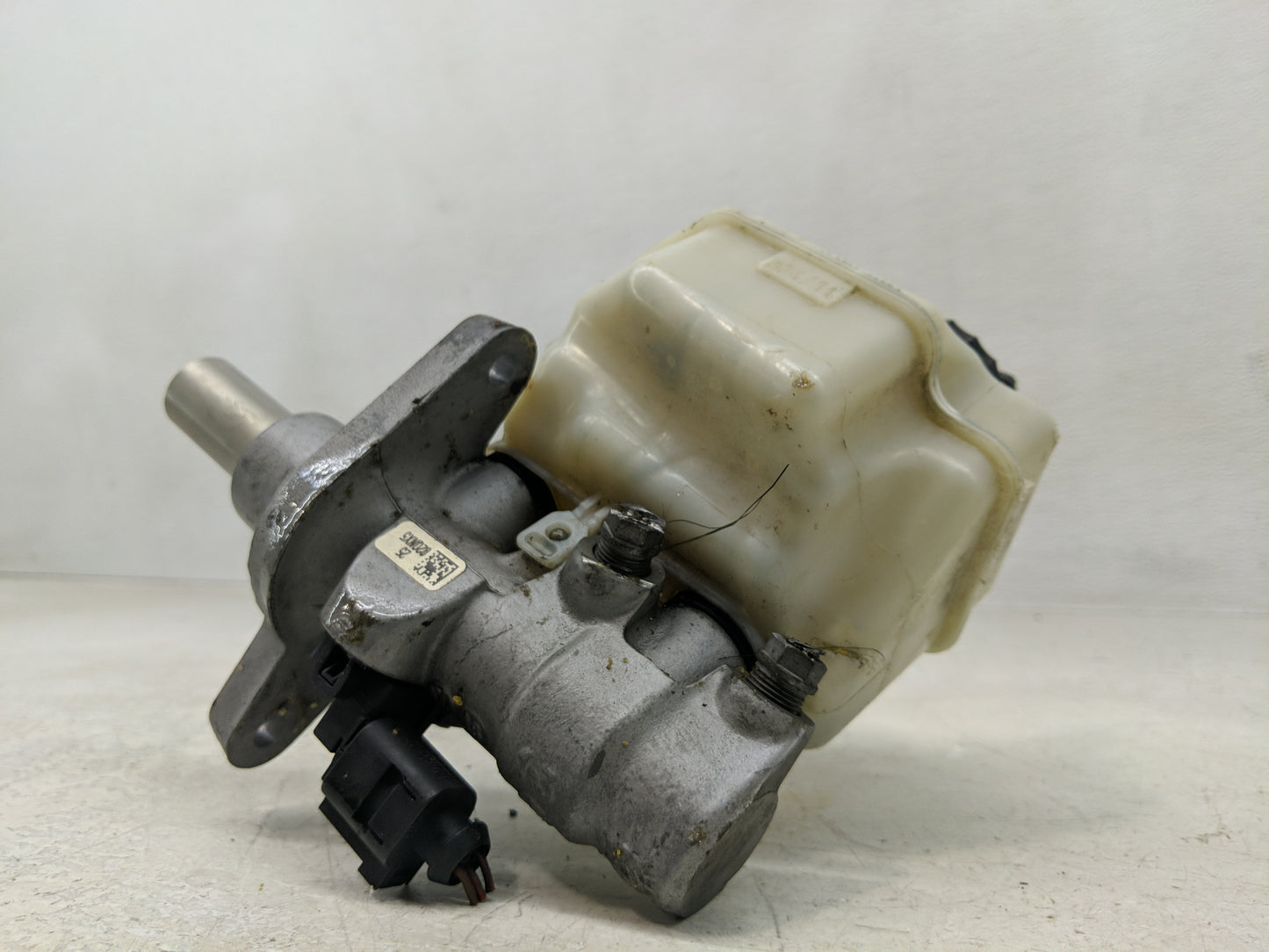 2009-2017 Volkswagen Cc Brake Master Cylinder - Oemusedautoparts1.com