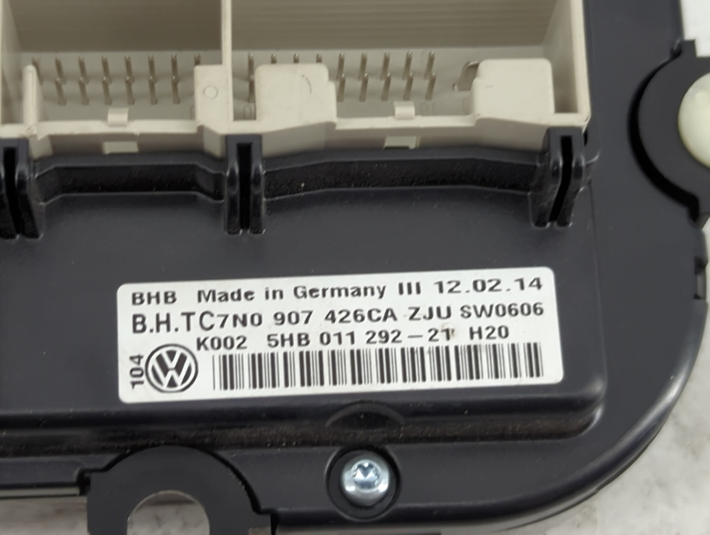 2011-2012 Volkswagen Cc Climate Control Module Temperature AC/Heater Replacement P/N:7N0907426CA 5HB011292-21 Fits OEM Used