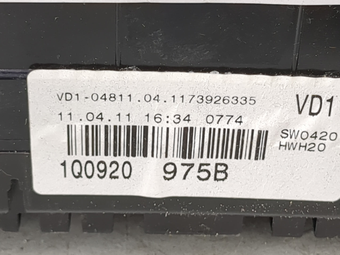 2010-2011 Volkswagen Eos Instrument Cluster Speedometer Gauges P/N:1K0035180AD 1Q0920975B Miles: Fits Fits 2010 2011 OEM Use