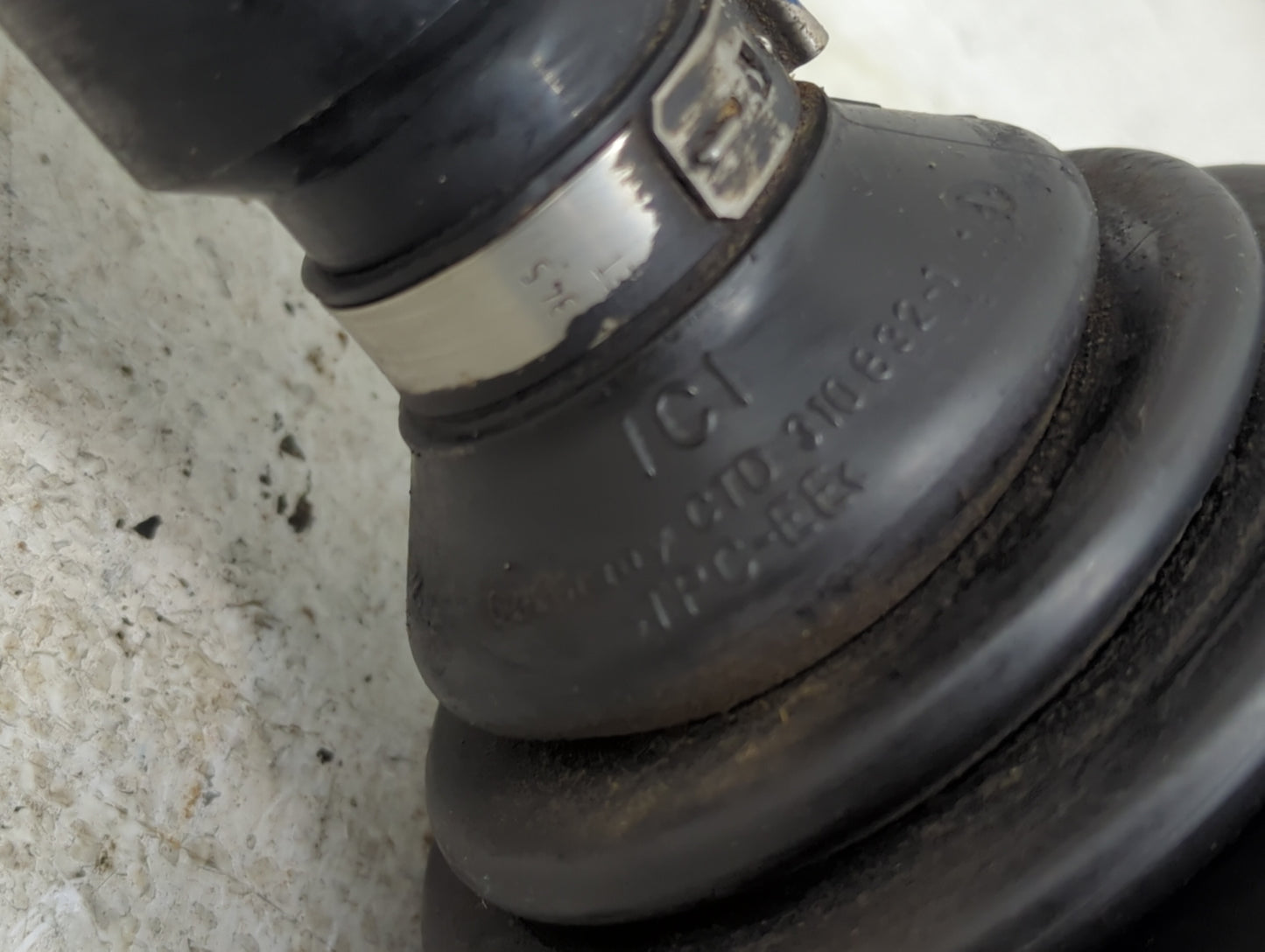 2010-2014 Volkswagen Golf Axle Shaft Front Passenger Cv C/v - Oemusedautoparts1.com