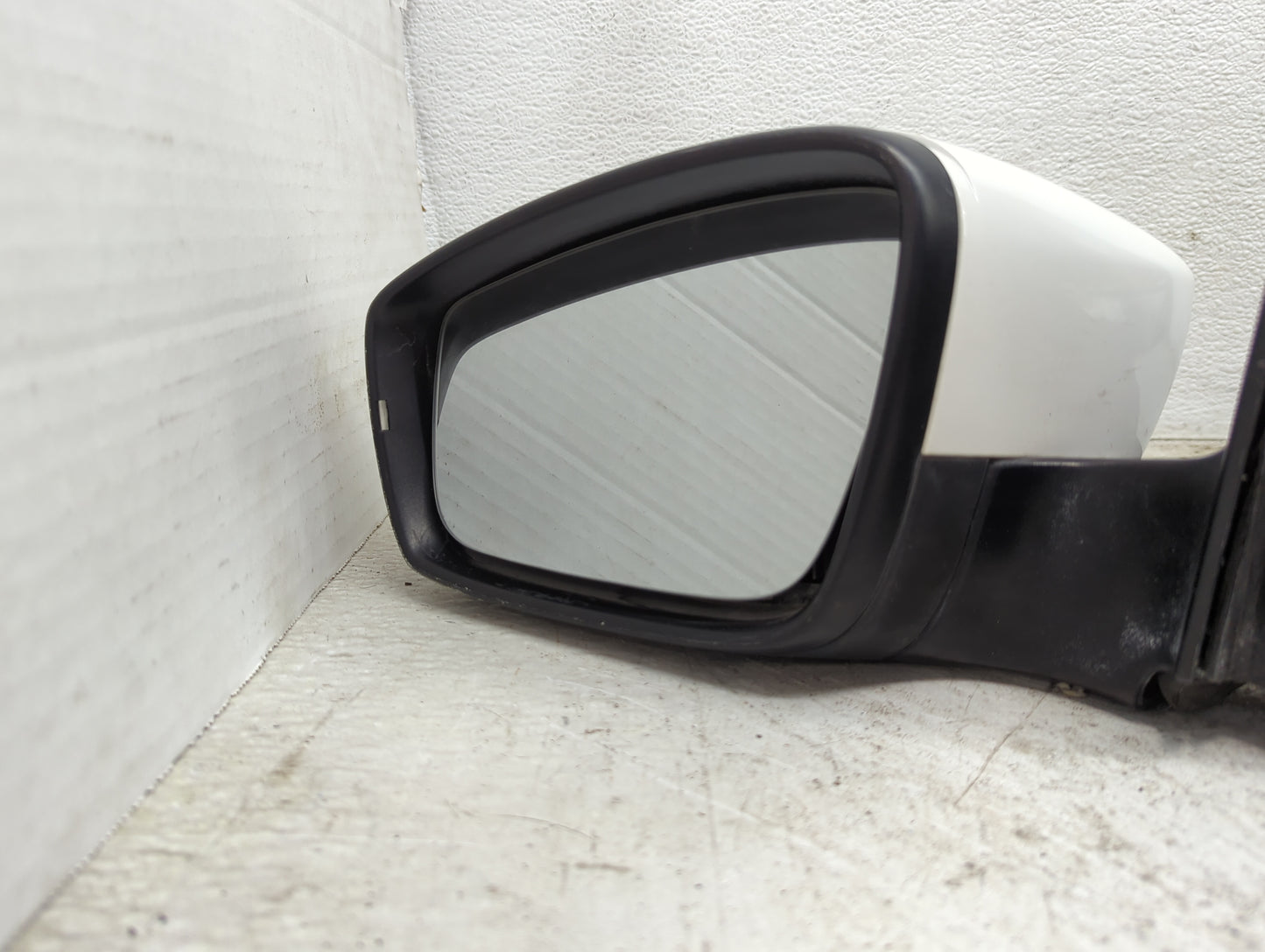2011-2016 Volkswagen Jetta Driver Side View Mirror - Left Door Mirror OEM Used - Oemusedautoparts1.com