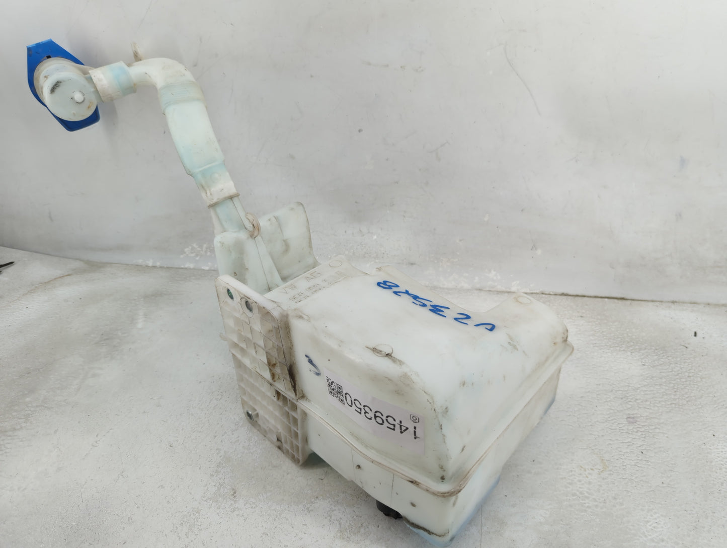 2011-2018 Volkswagen Jetta Windshield Washer Fluid Reservoir Bottle Oem 1459350 - Oemusedautoparts1.com