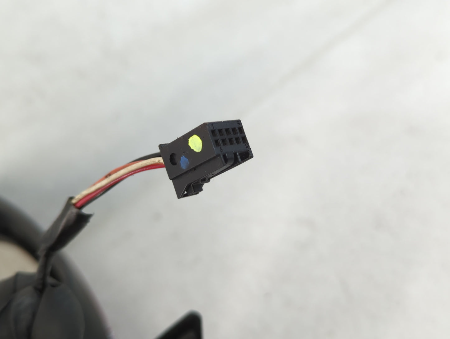 2009-2014 Volkswagen Routan Driver Side View Mirror - Left Door Mirror OEM Used - Oemusedautoparts1.com