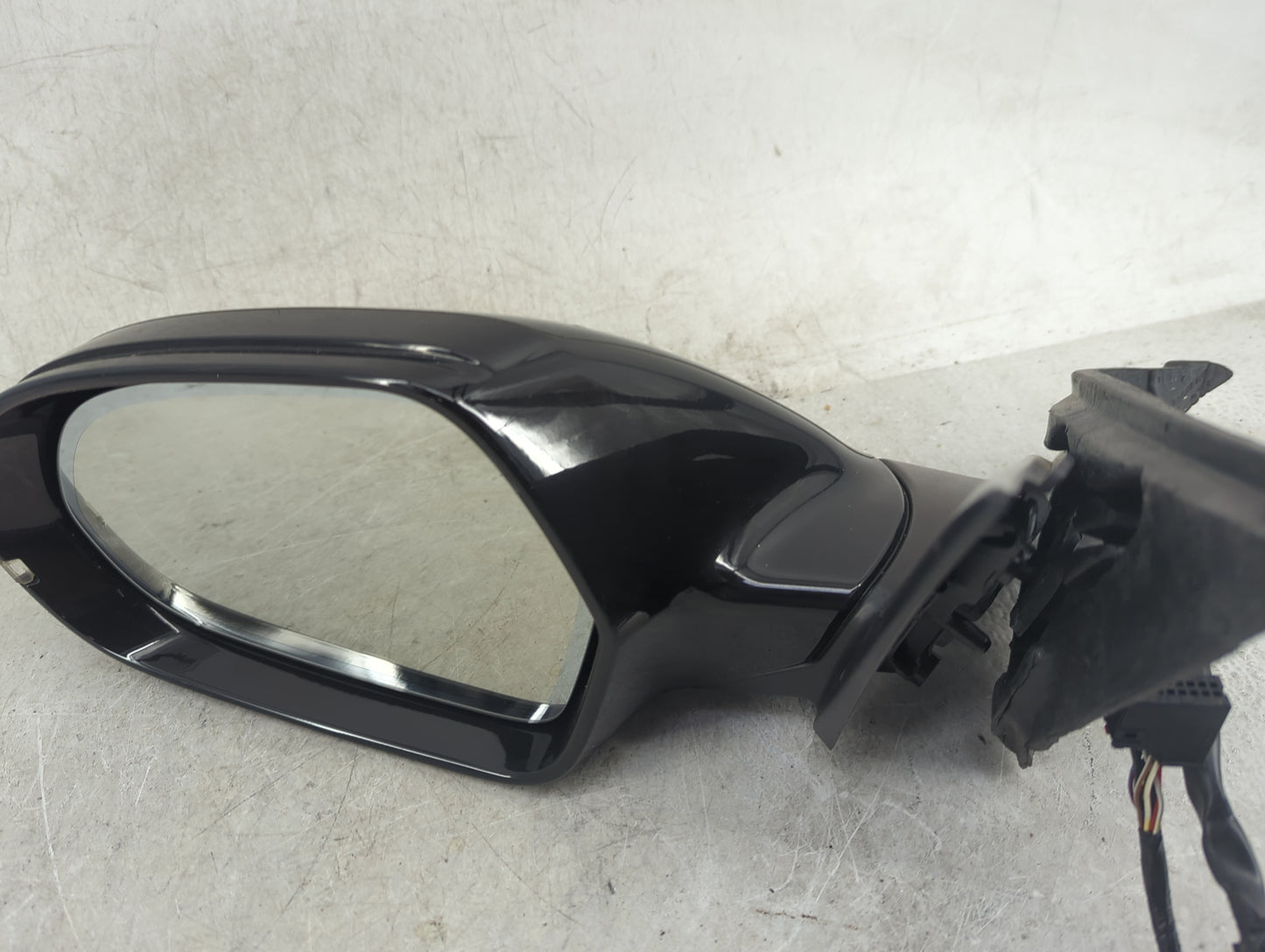 2012-2013 Audi A6 Driver Side View Mirror - Left Door Mirror OEM Used - Oemusedautoparts1.com