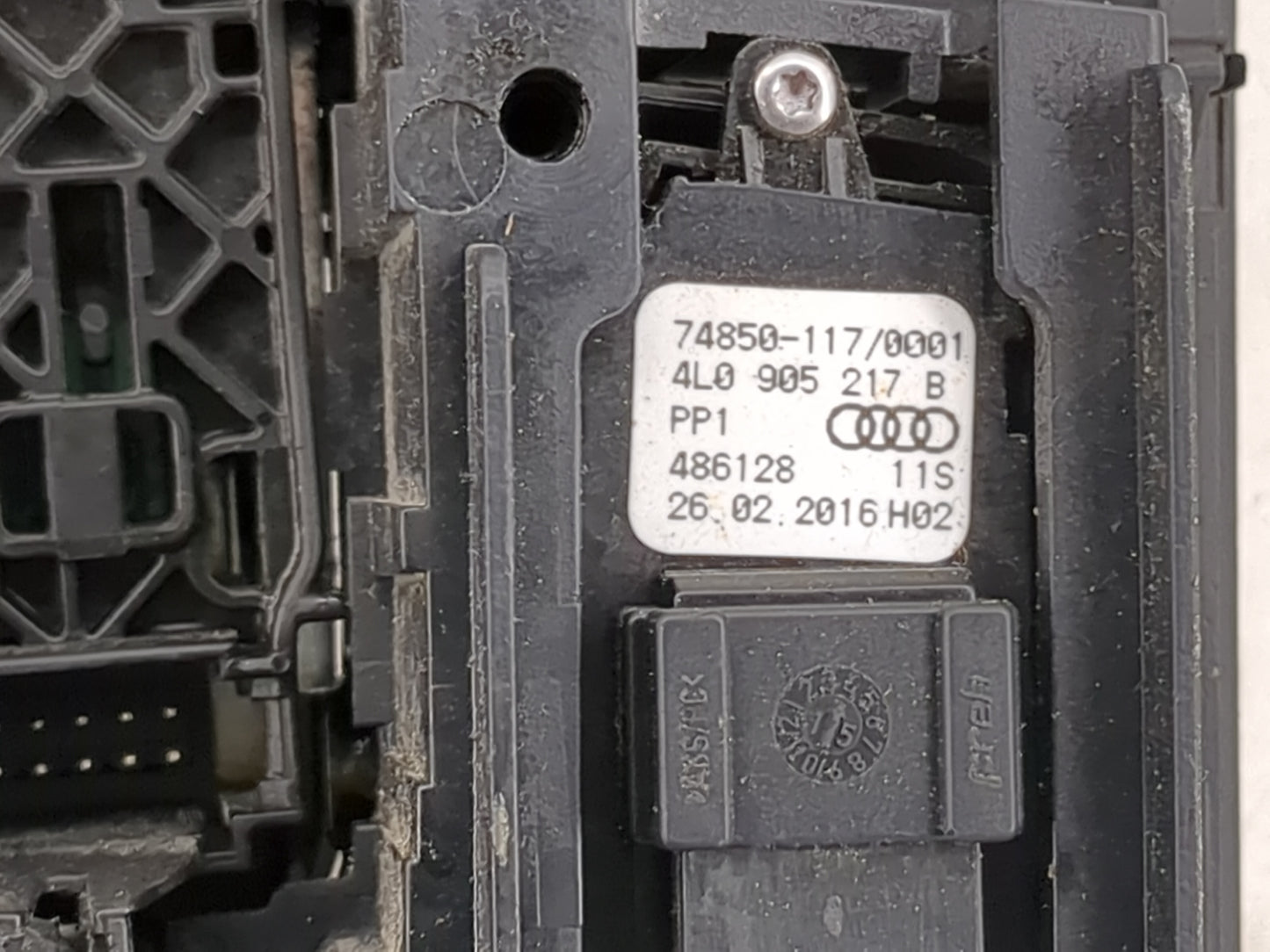2013 Audi Q7 Radio AM FM Cd Player Receiver Replacement P/N:4L0905217B Fits OEM Used Auto Parts - Oemusedautoparts1.com