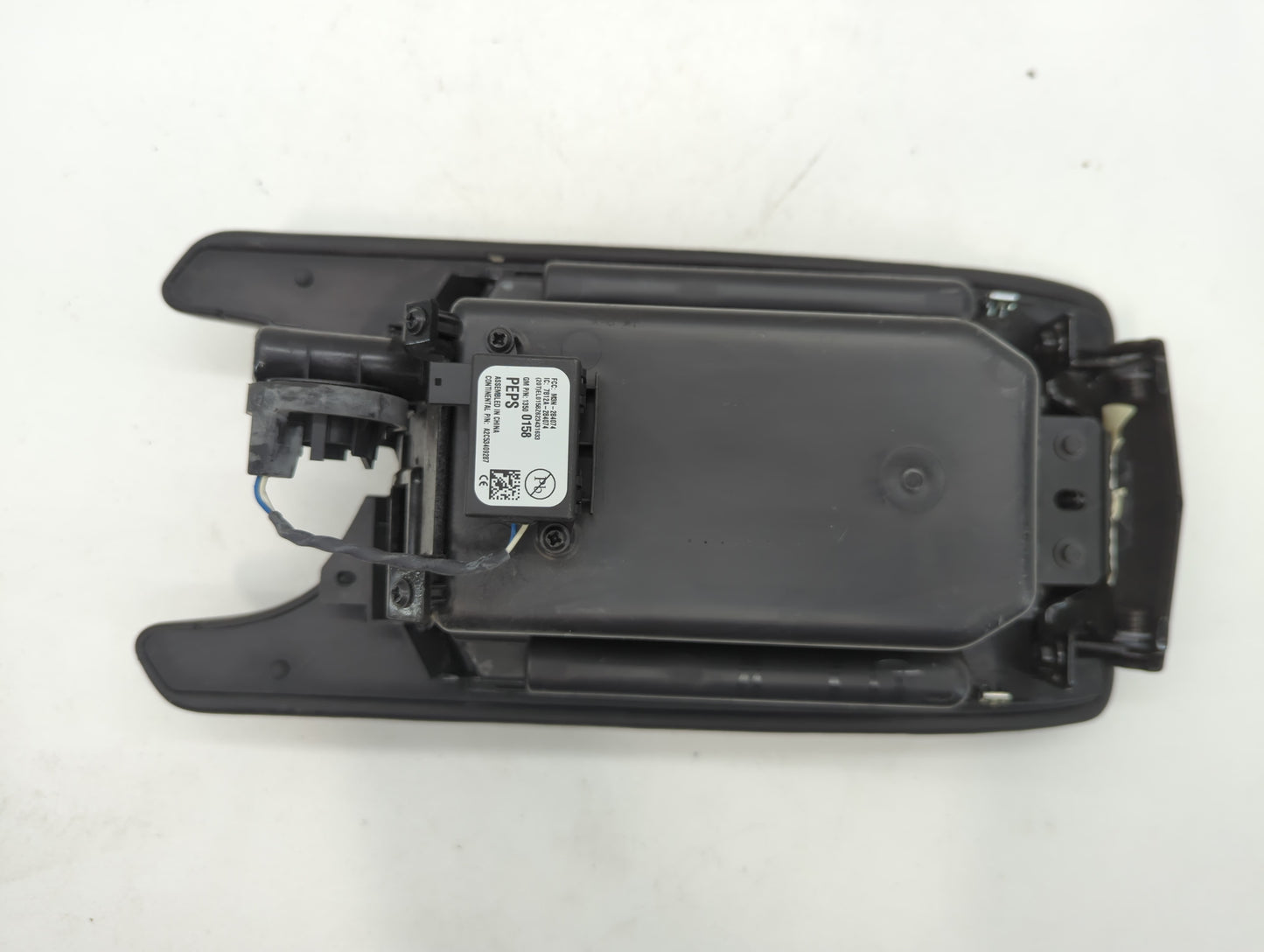 2013-2013 Cadillac Ats Center Console Armrest Cover Lid - Oemusedautoparts1.com