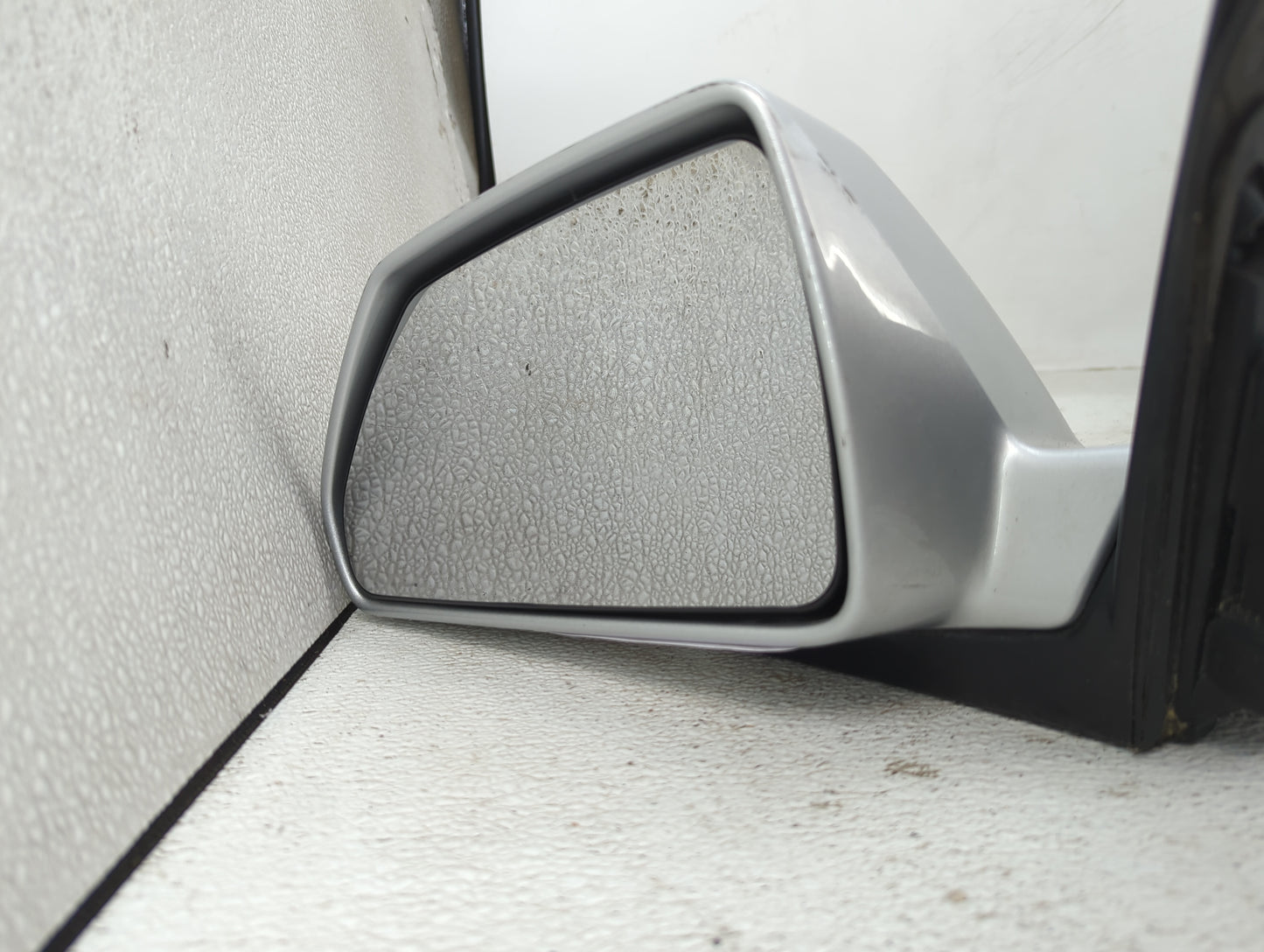 2008-2014 Cadillac Cts Driver Side View Mirror - Left Door Mirror OEM Used - Oemusedautoparts1.com
