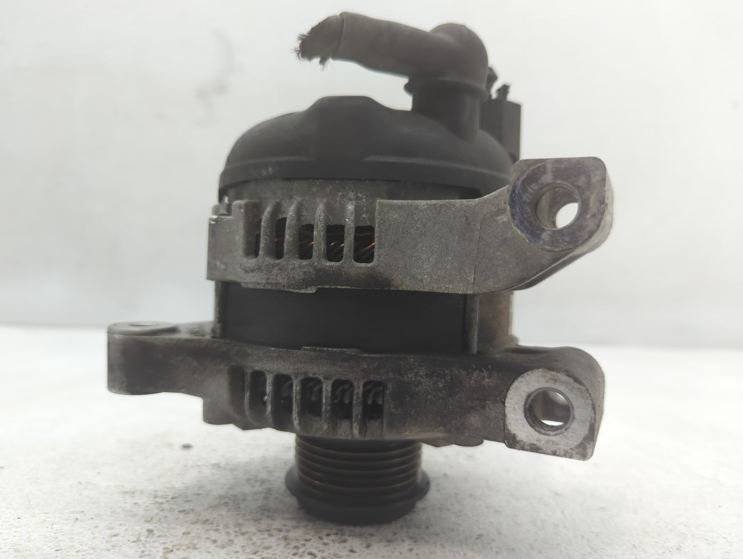 2012-2014 Cadillac Srx Alternator Replacement Generator Charging Assembly Engine OEM P/N:22988006 104211-8161 Fits OEM Used