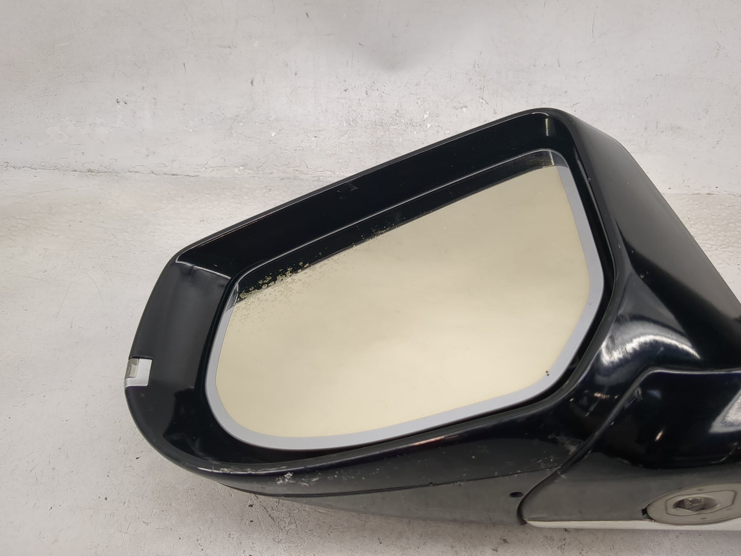 2013-2015 Cadillac Xts Driver Side View Mirror - Left Door Mirror OEM Used - Oemusedautoparts1.com