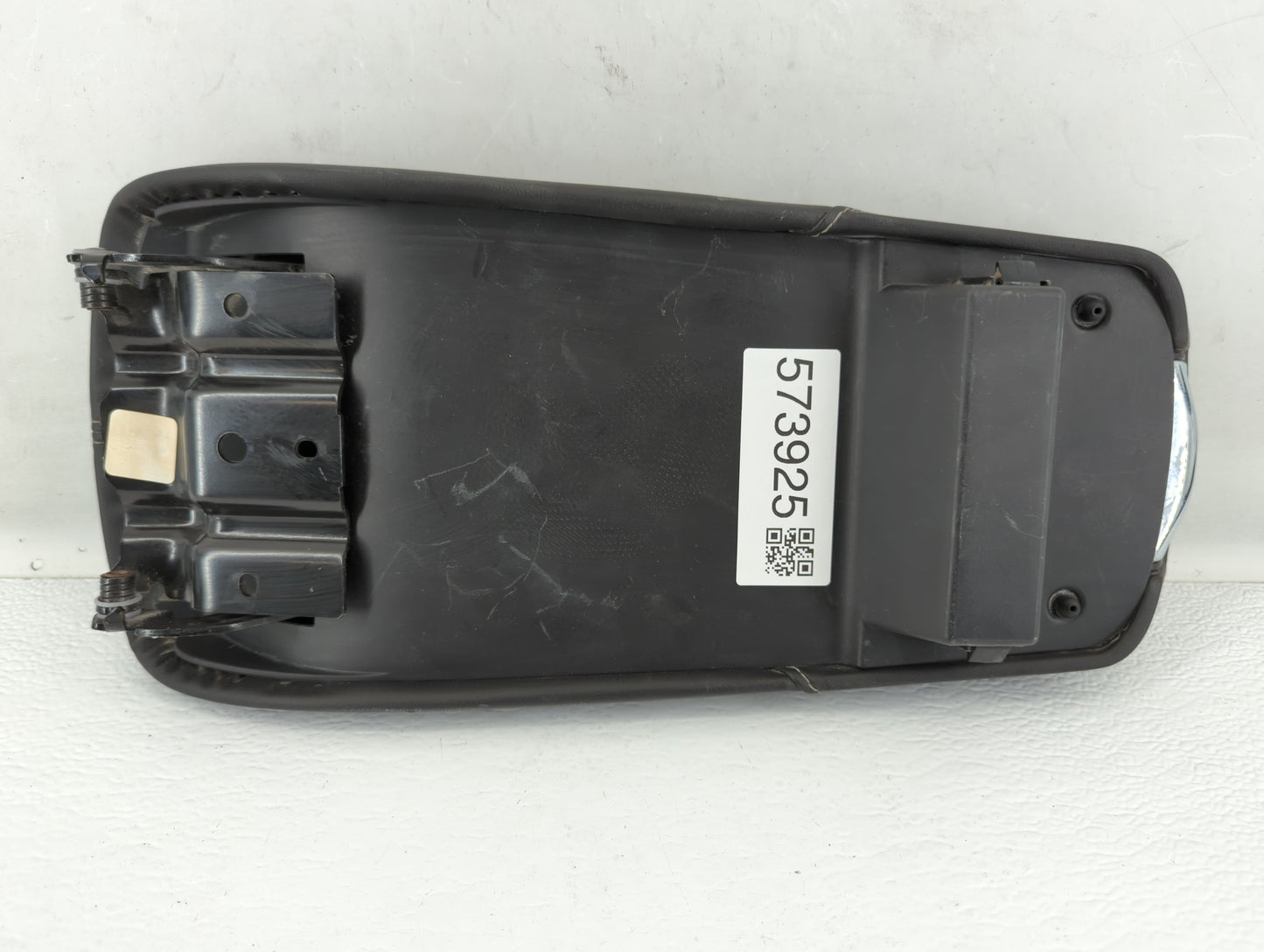 2013 Cadillac Xts Center Console Armrest Cover Lid Black - Oemusedautoparts1.com