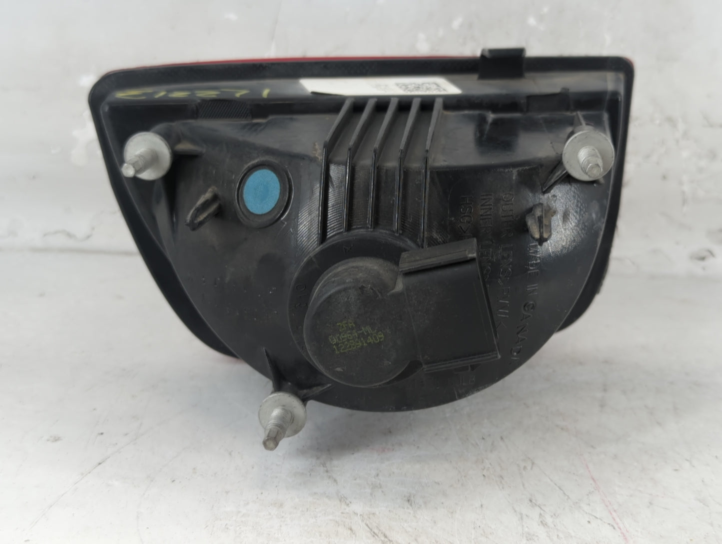 2010-2013 Chevrolet Camaro Tail Light Assembly Passenger Right OEM P/N:320370 320366 Fits Fits 2010 2011 2012 2013 OEM Used