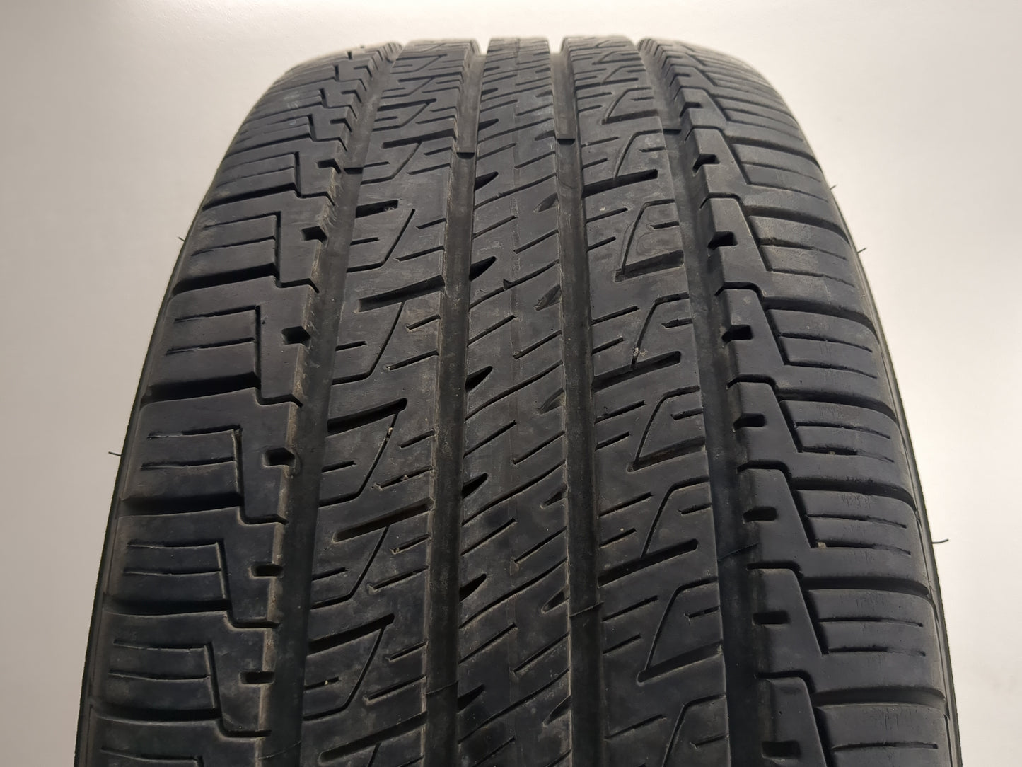 Used Tire 235/55R18 GOODYEAR ASSURANCE MAXLIFE 100V - Tread Depth 11/32 - Oemusedautoparts1.com