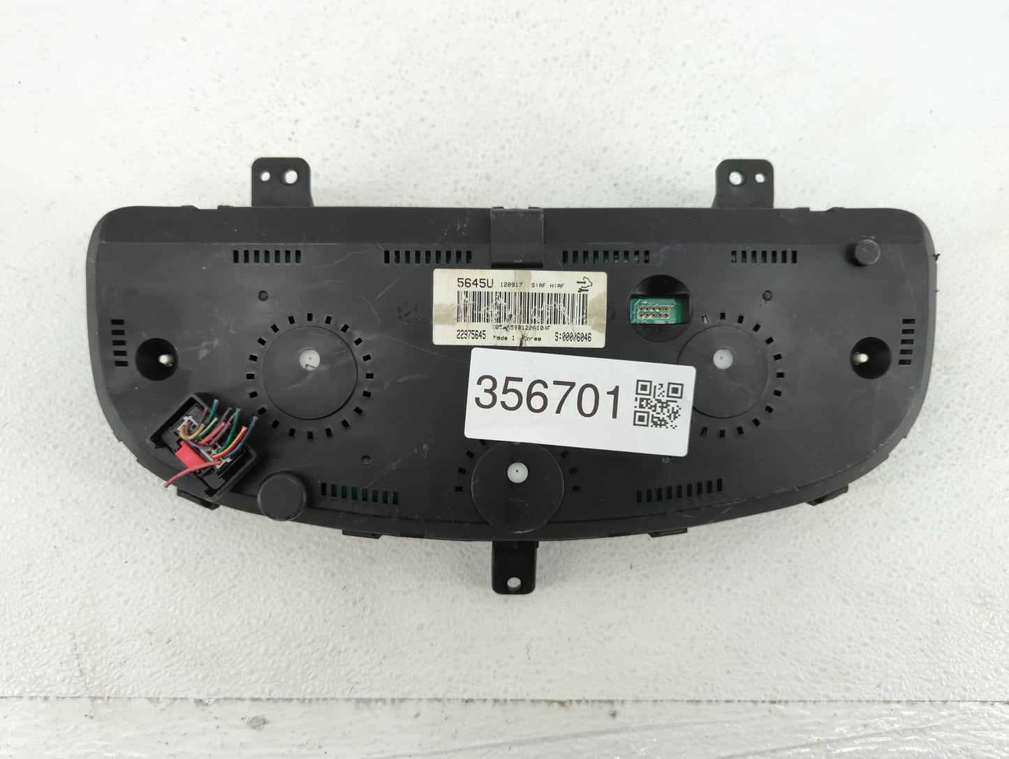 2013-2014 Chevrolet Captiva Sport Instrument Cluster Speedometer Gauges P/N:22975645 23167552 Fits Fits 2013 2014 OEM Used A