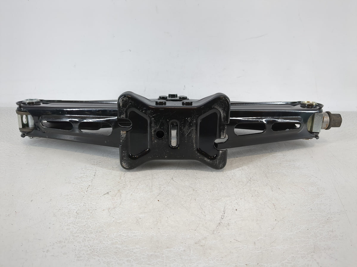 2013 Chevrolet Cruze Spare Scissor Car Jack 1093136 - Oemusedautoparts1.com