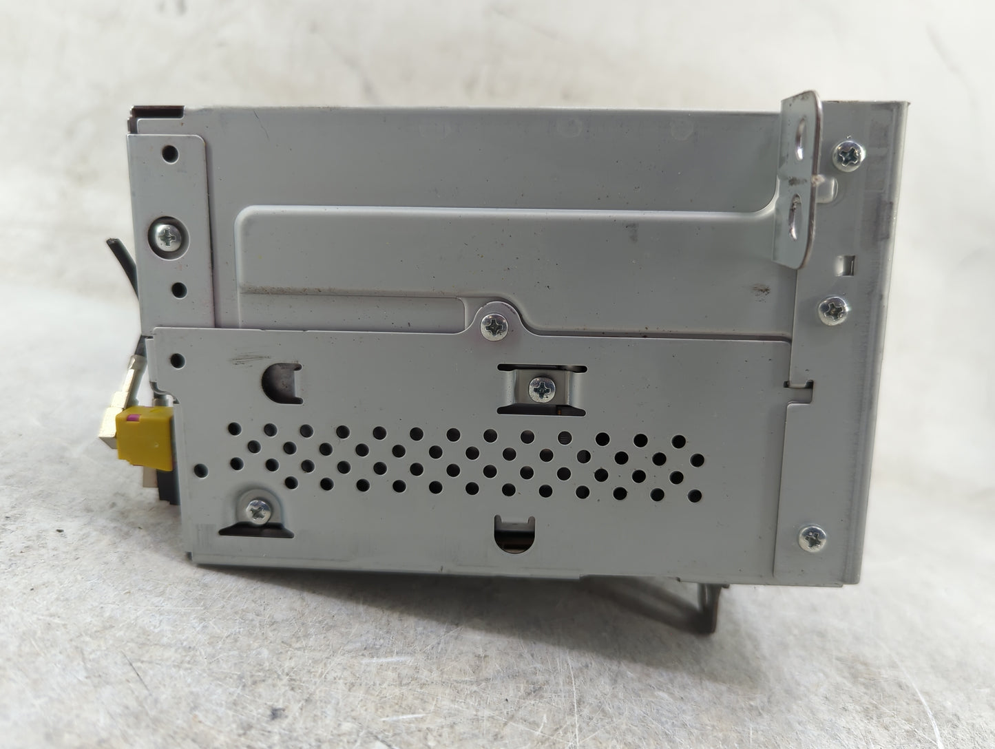 2013 Chevrolet Cruze Radio AM FM Cd Player Receiver Replacement P/N:22923803 CQ-FG42E3GDA Fits OEM Used Auto Parts - Oemused