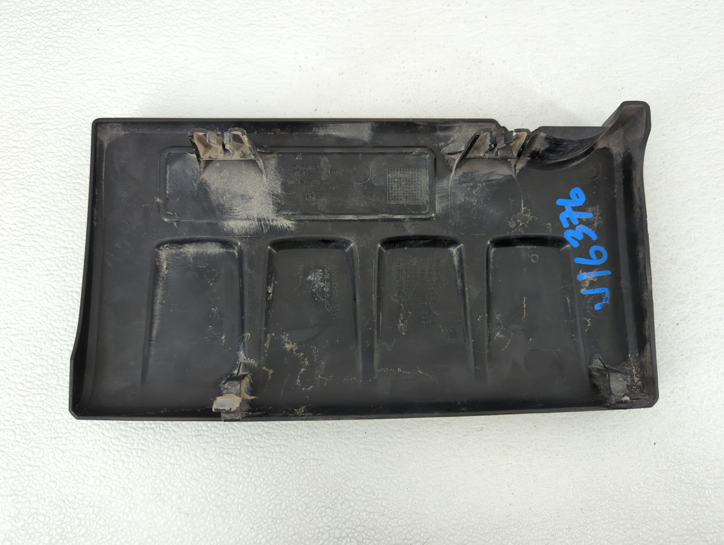 2013 Chevrolet Cruze Engine Cover - Oemusedautoparts1.com